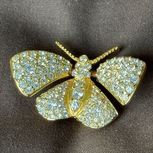 Elegant Gold Butterfly Brooch with Sparkling Crystals